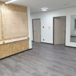 Büro Trockenbau Mannheim - Trennwand aus OSB-Platten und Trennwände mit Festverglasung - Trockenbau und Bodenlegearbeiten