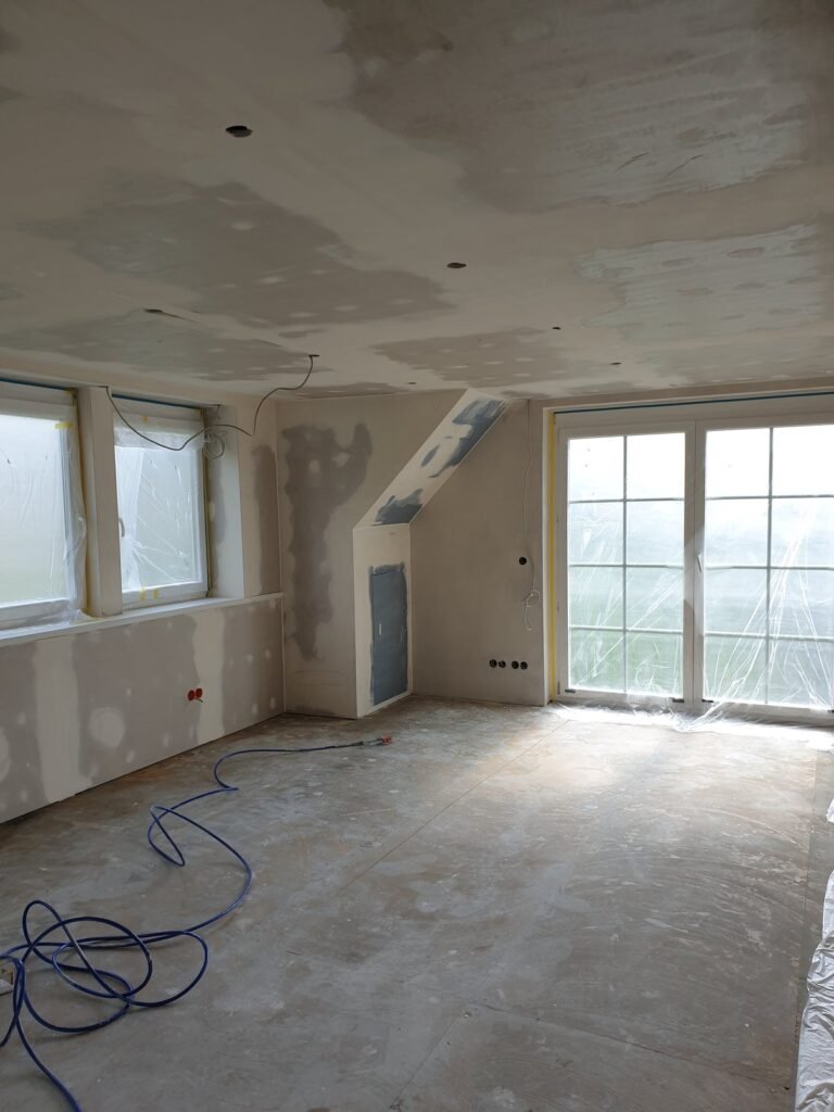 Innenausbau eines Hauses nahe Heidelberg - Trockenbau - abgehängte Decke, Verkleidung von Dachschrägen und Wänden