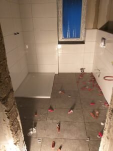 Renovierung eines Bades in Mannheim Lindenhof - Zustand vor dem Verfugen