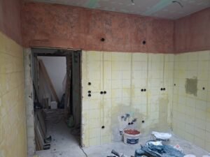 umnutzung_tanzschule_duschraum_kueche_vorher