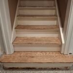Alte Holztreppe vor der Sanierung und dem Abschleifen – Ihr Fachbetrieb Bodenleger Mannheim
