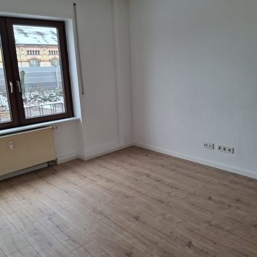 Laminatboden und passende Fußleisten in Mietwohnung verlegt – Ihr Fachbetrieb Bodenleger Mannheim